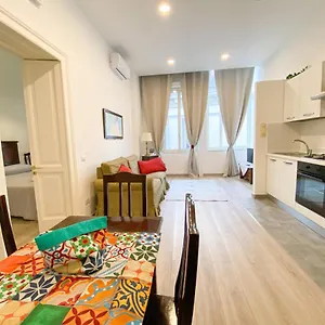 https://le-casette-di-piazza-borsa.hotels-amalfi.com